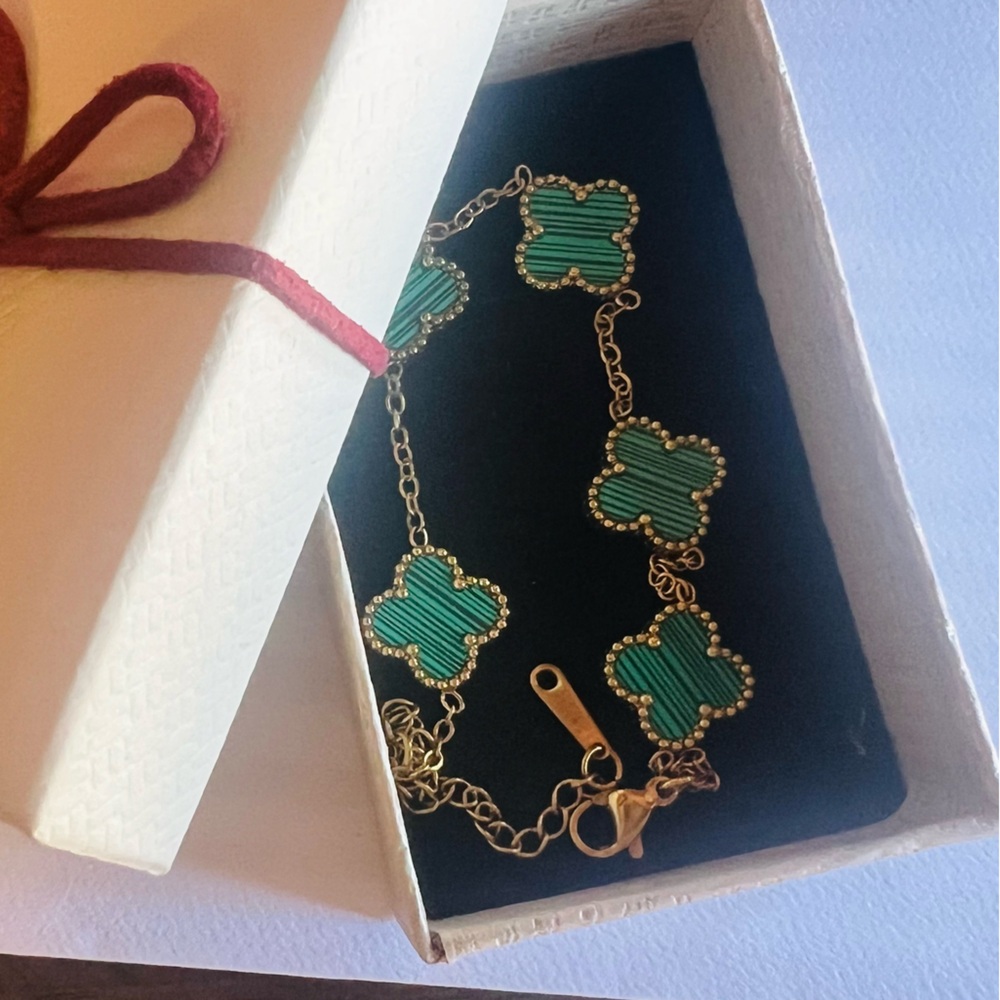 Elegant Gold and Green bracelet